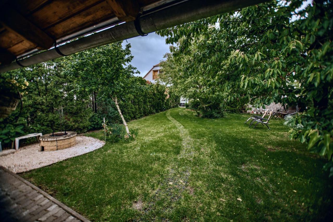 Primavera Vendegszobak Eger Bagian luar foto